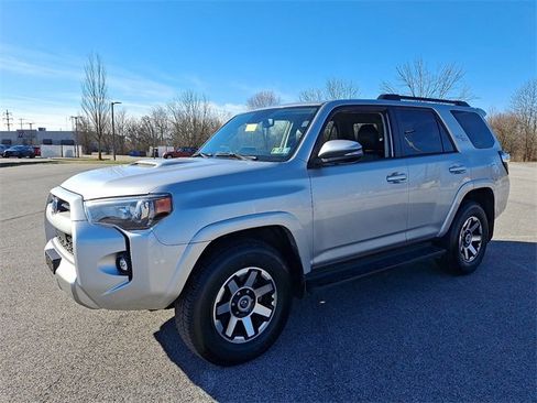 Used 2024 Toyota 4Runner TRD Off-Road Premium image 3