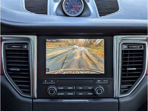 Used 2018 Porsche Macan Turbo image 25