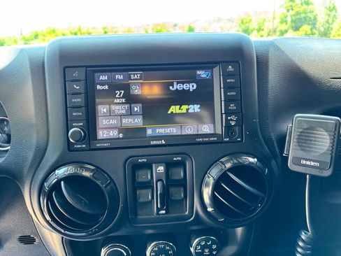 Used 2018 Jeep Wrangler Unlimited Rubicon AWD/4WD image 22