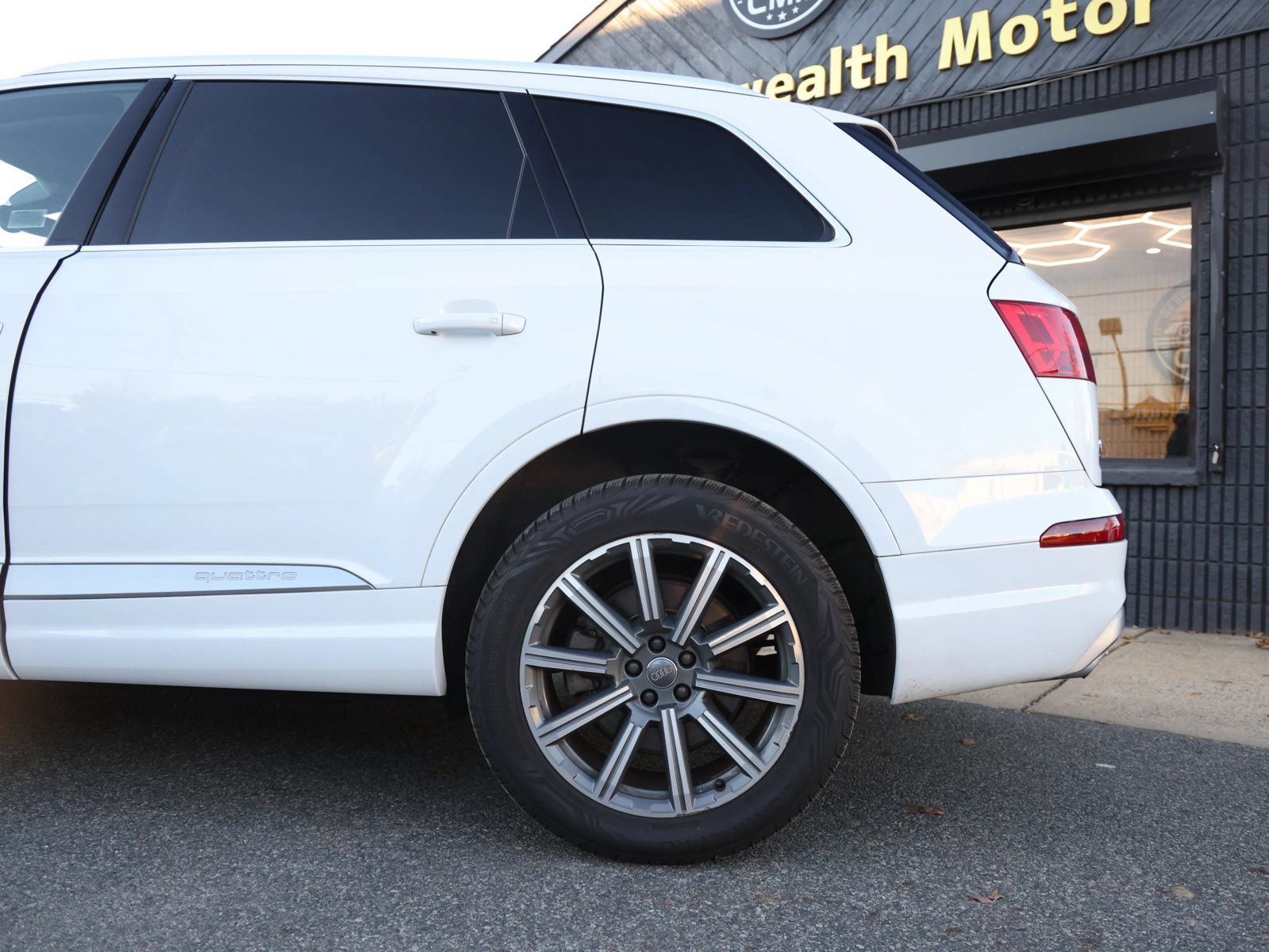 Used 2019 Audi Q7 3.0T Premium w/ Cold Weather Package AWD/4WD image 10