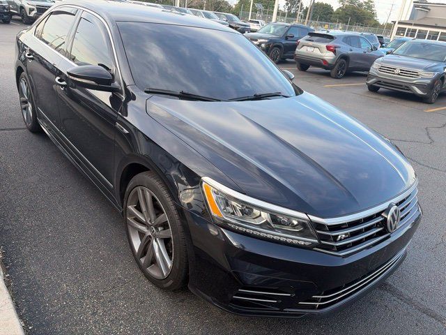 Used 2017 Volkswagen Passat 1.8T R-Line FWD image 2
