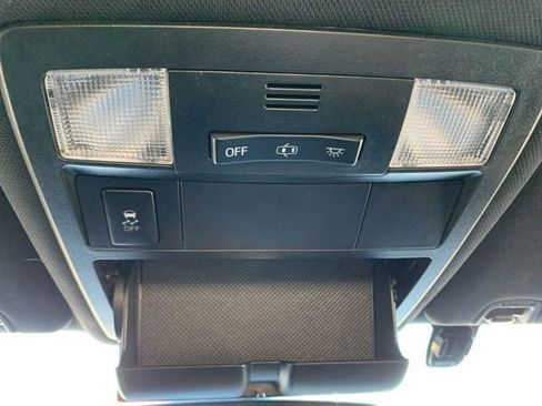 Used 2017 Toyota Tacoma TRD Sport image 26