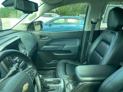 Used 2021 Chevrolet Colorado Z71 w/ Safety Package AWD/4WD image 9