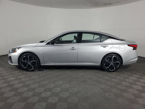 Used 2024 Nissan Altima 2.5 SR FWD image 7