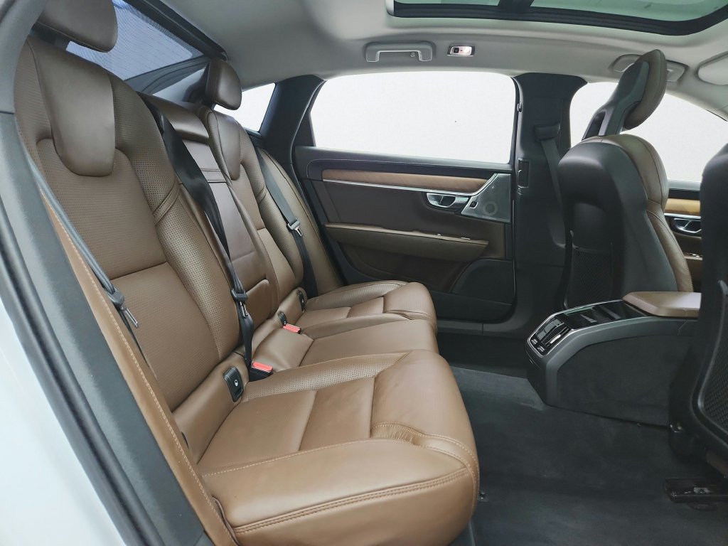 Used 2018 Volvo S90 T6 Inscription w/ Protection Package Premier AWD/4WD image 32