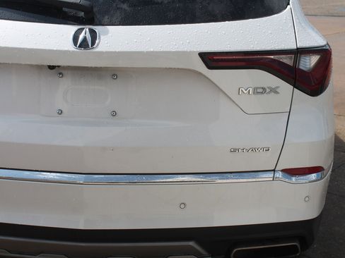 Used 2025 Acura MDX SH-AWD w/ Technology Package image 4