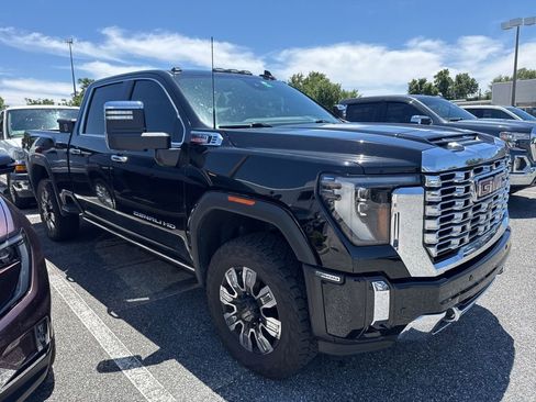 Used 2024 GMC Sierra 2500 Denali w/ Denali Reserve Package AWD/4WD image 2