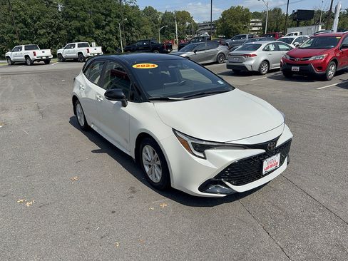 Certified 2024 Toyota Corolla SE FWD image 2