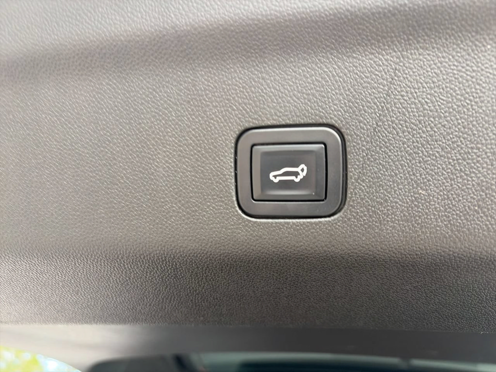 Used 2023 GMC Yukon XL SLE w/ Gmc Pro Safety Plus Package RWD image 8