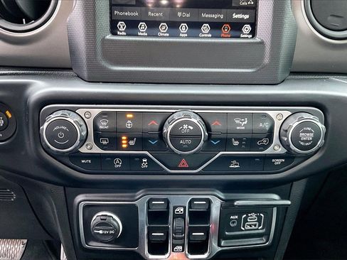 Certified 2022 Jeep Gladiator Sport image 17