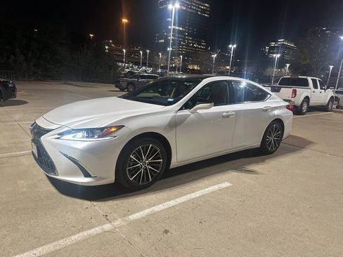 Used 2023 Lexus ES 350 w/ Premium Package image 7