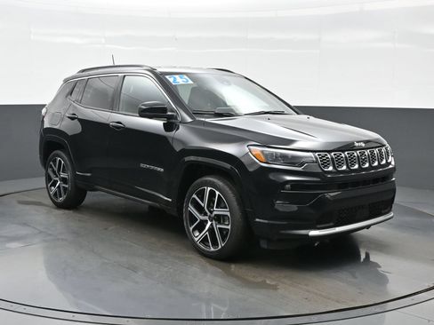 Used 2025 Jeep Compass Limited w/ Elite Group AWD/4WD image 11