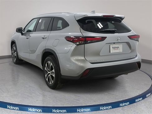 Certified 2024 Toyota Highlander XLE image 8
