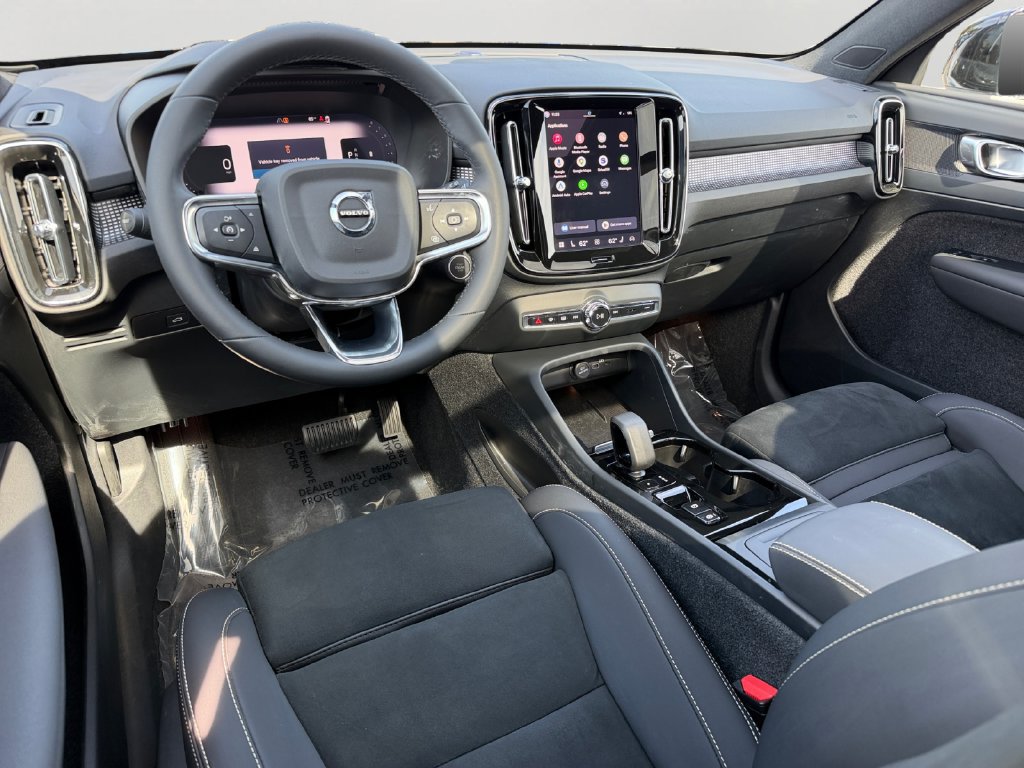 Certified 2024 Volvo XC40 B5 Plus AWD/4WD image 13