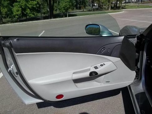 Used 2006 Chevrolet Corvette Coupe w/ Preferred Equipment Group image 4