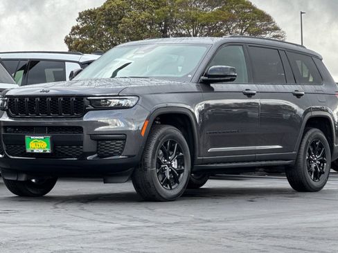 New 2025 Jeep Grand Cherokee L Altitude image 9