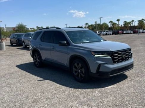 Used 2023 Honda Pilot Sport image 3