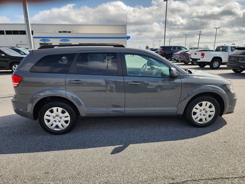 Used 2020 Dodge Journey SE w/ SE Popular Equipment Group image 3