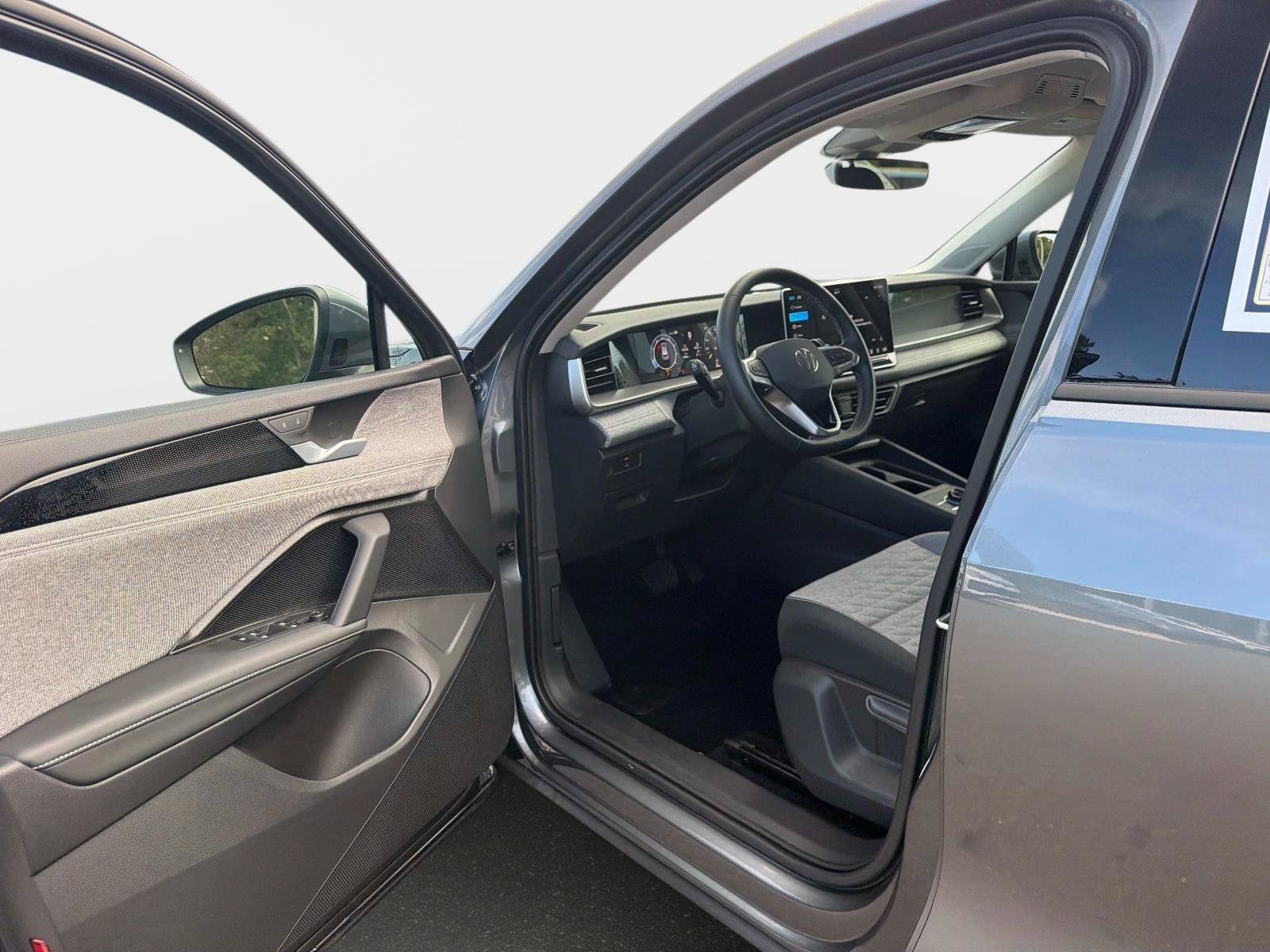 Used 2026 Volkswagen Tiguan S FWD image 17
