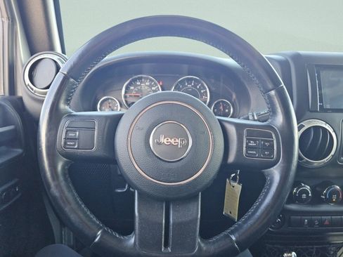 Used 2018 Jeep Wrangler Unlimited Sahara AWD/4WD image 27