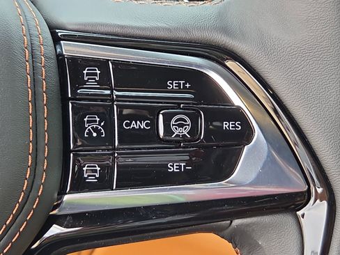 New 2026 Jeep Grand Cherokee Summit w/ Obsidian Package image 19