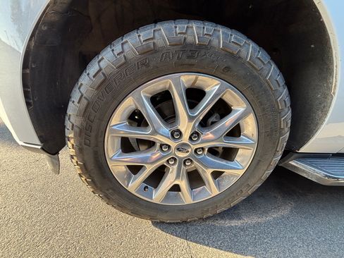 Used 2020 Ford Expedition XLT w/ Equipment Group 202A AWD/4WD image 5