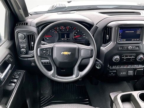 Used 2024 Chevrolet Silverado 2500 Custom w/ Custom Value Package image 5