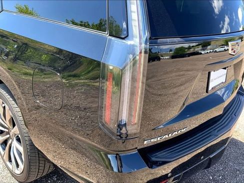 Used 2025 Cadillac Escalade ESV Premium Luxury w/ Touring Package AWD/4WD image 29