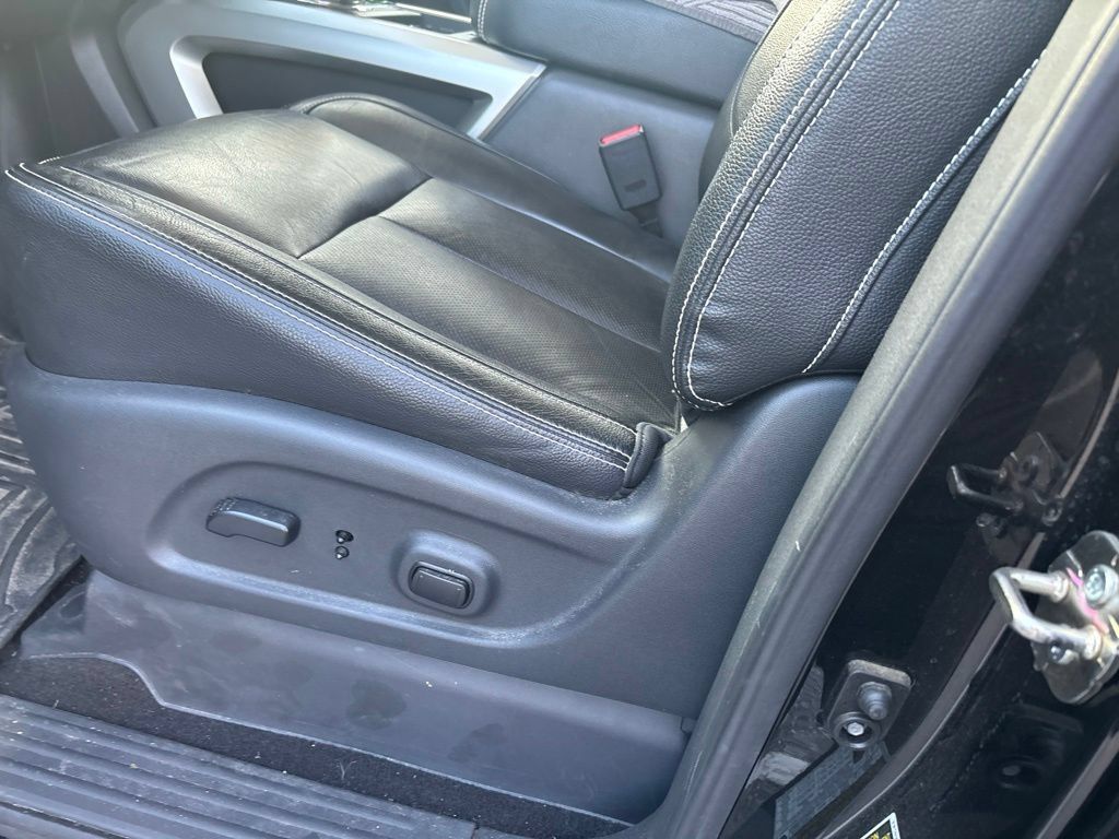 Used 2018 Nissan Titan PRO-4X w/ Pro-4x Convenience Package AWD/4WD image 18