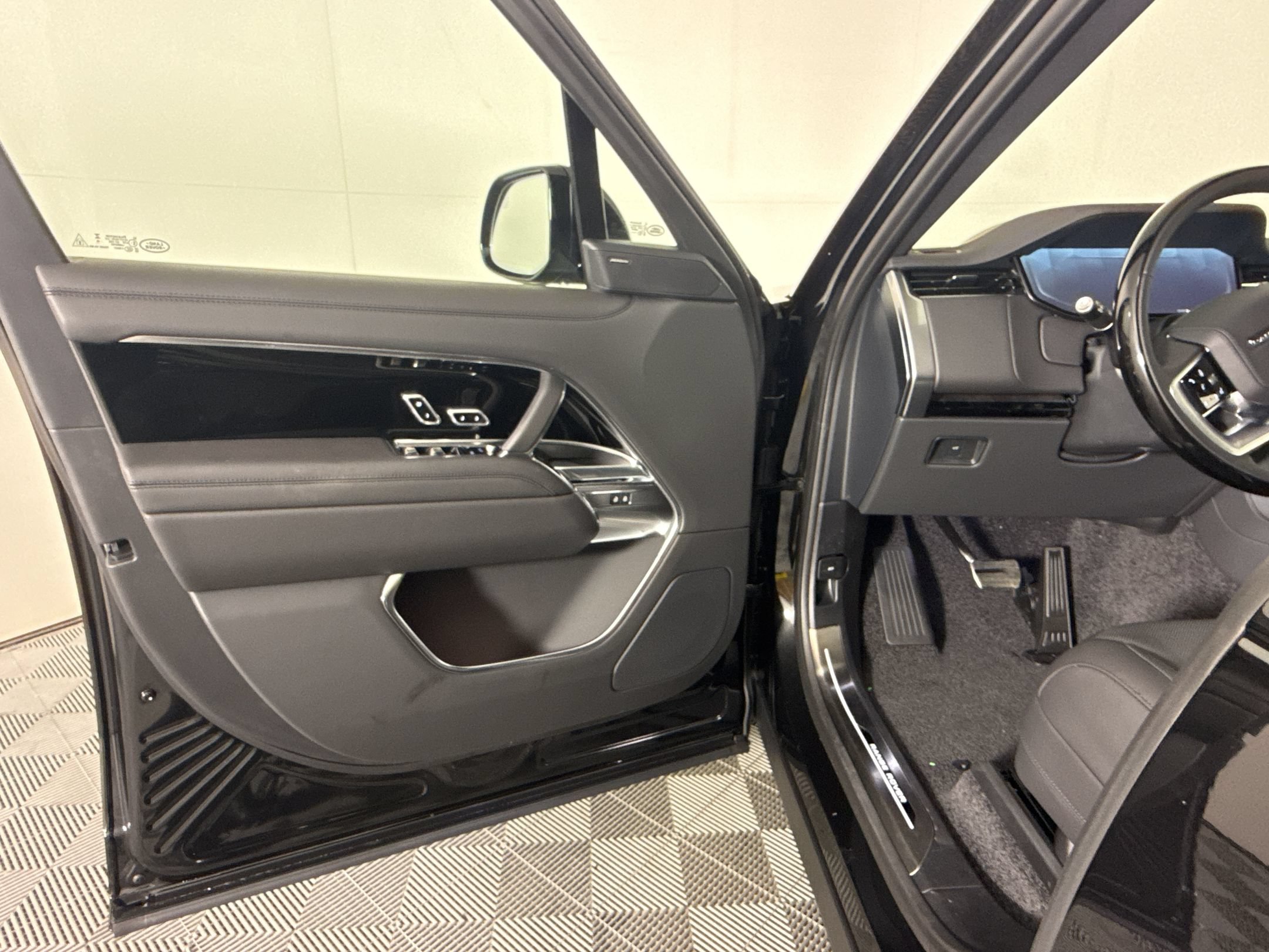 New 2026 Land Rover Range Rover SE AWD/4WD image 4