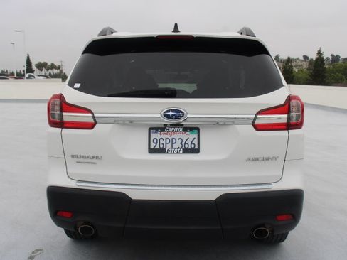 Used 2020 Subaru Ascent Premium w/ Convenience Package AWD/4WD image 4