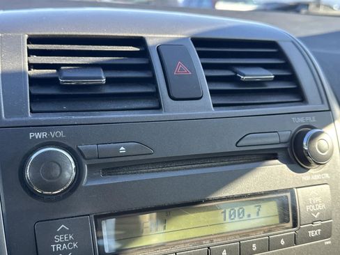 Used 2011 Toyota Corolla LE image 27