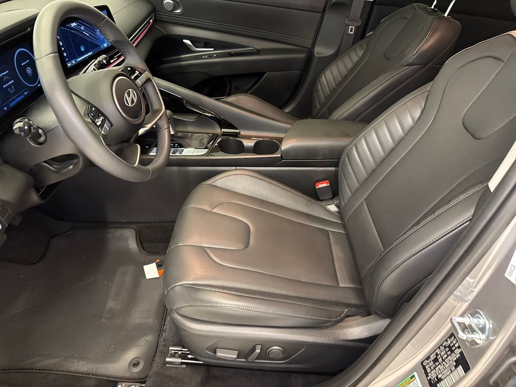 Used 2026 Hyundai Elantra Limited FWD image 19