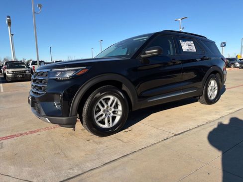 New 2025 Ford Explorer Active w/ Active Comfort Package image 1