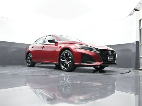 Used 2024 Nissan Altima 2.5 SR AWD/4WD image 46