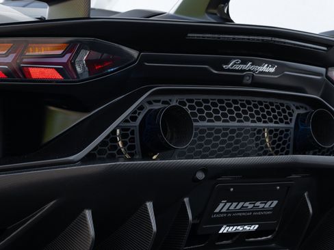 Used 2020 Lamborghini Aventador SVJ AWD/4WD image 45