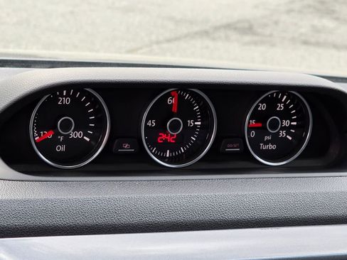 Used 2015 Volkswagen Beetle TDI image 38