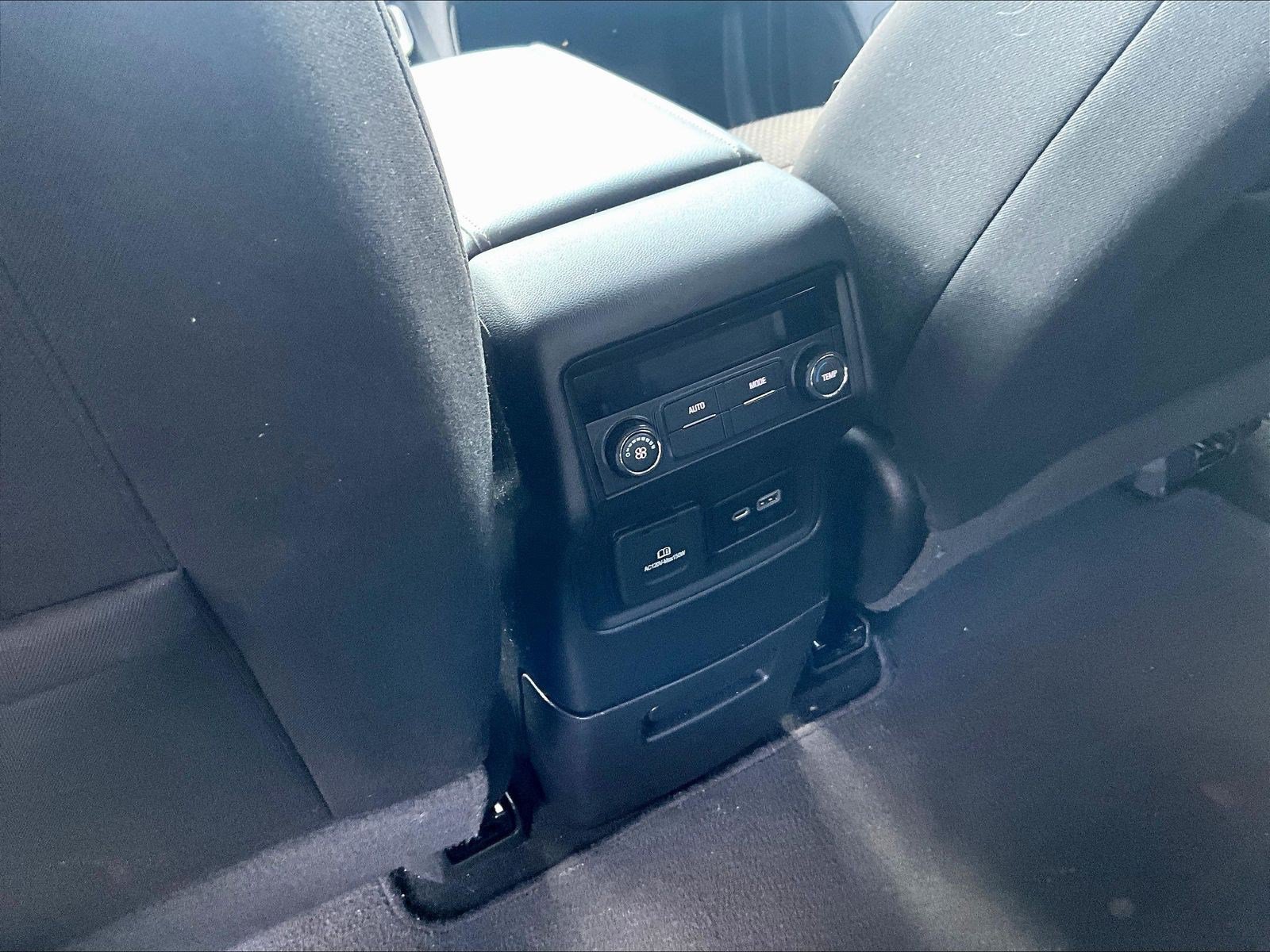 Used 2022 GMC Acadia SLE w/ Driver Convenience Package FWD image 10