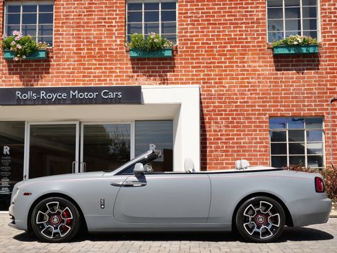 Used 2020 Rolls-Royce Dawn RWD image 3