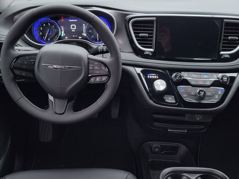 New 2026 Chrysler Pacifica Select w/ S Appearance Package image 12