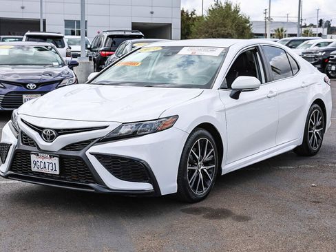 Used 2023 Toyota Camry SE w/ Cold Weather Package image 18