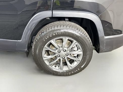 Used 2021 Jeep Cherokee Latitude Plus AWD/4WD image 34
