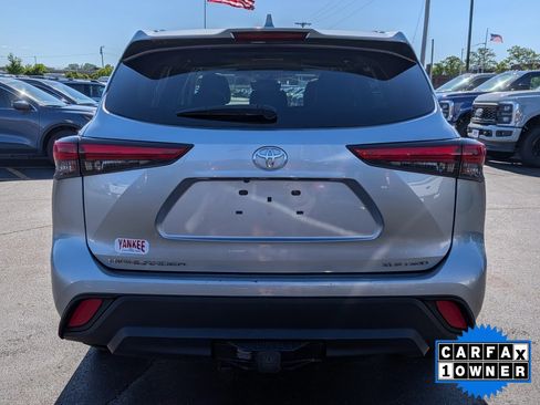 Used 2021 Toyota Highlander XLE AWD/4WD image 5