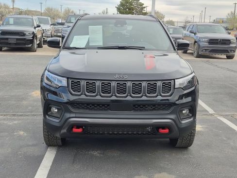 Used 2025 Jeep Compass Trailhawk image 2