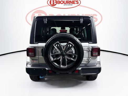 Used 2024 Jeep Wrangler Unlimited w/ Convenience Group AWD/4WD image 8