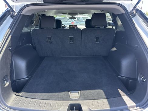Used 2025 Chevrolet Blazer LT FWD image 32