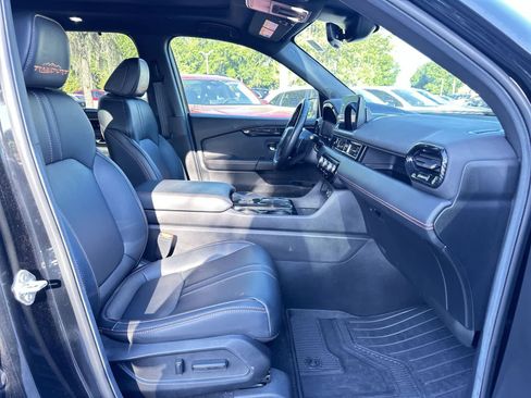 Used 2024 Honda Pilot TrailSport image 17