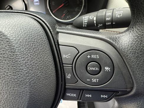 Used 2021 Toyota RAV4 XLE FWD image 15