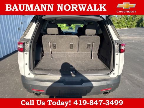 Used 2021 Chevrolet Traverse LT FWD image 14