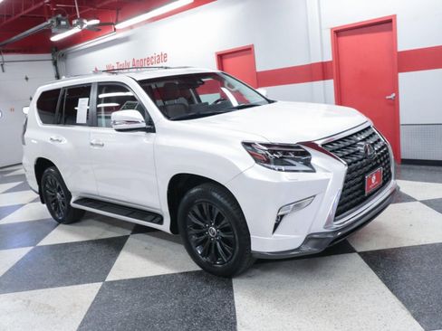 Used 2023 Lexus GX 460 Luxury w/ Sport Design Package image 3
